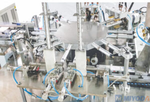 Tube capping machine